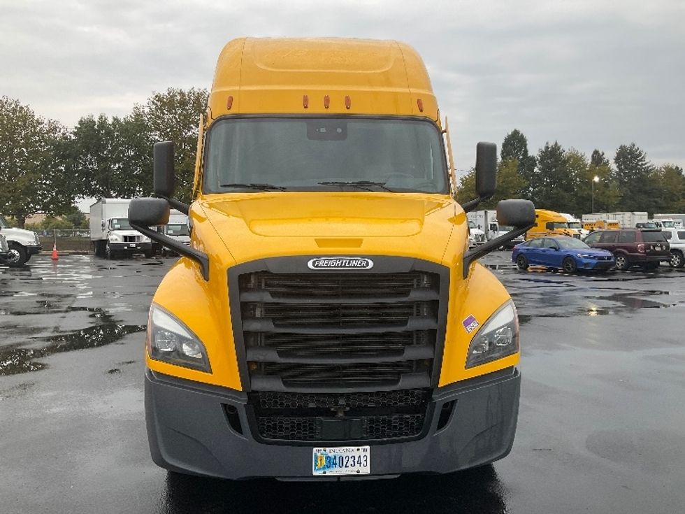2022 Freightliner Cascadia 126" Sleeper Cab photo 2