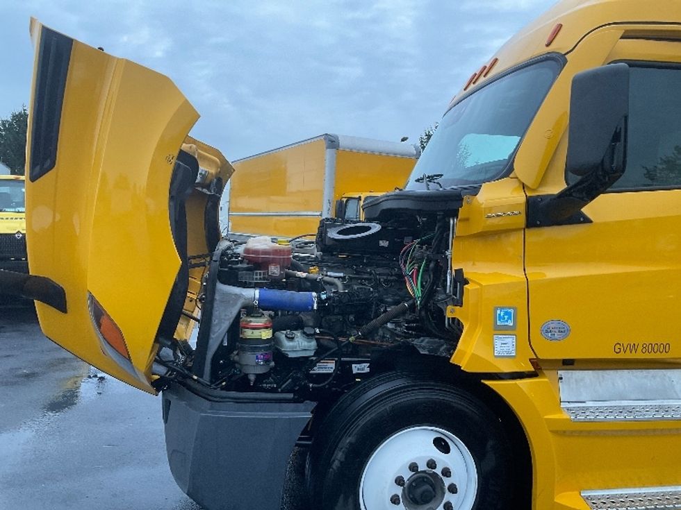 2022 Freightliner Cascadia 126" Sleeper Cab photo 15