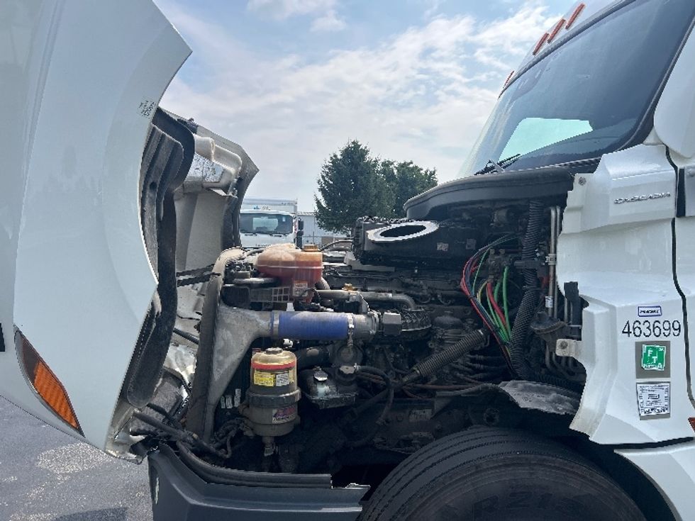 Sleeper Tractor-Heavy Duty Tractors-Freightliner-2022-T12664ST-New Castle-DE-418,909\n\t\tmiles-$ 82,000 - Image 21