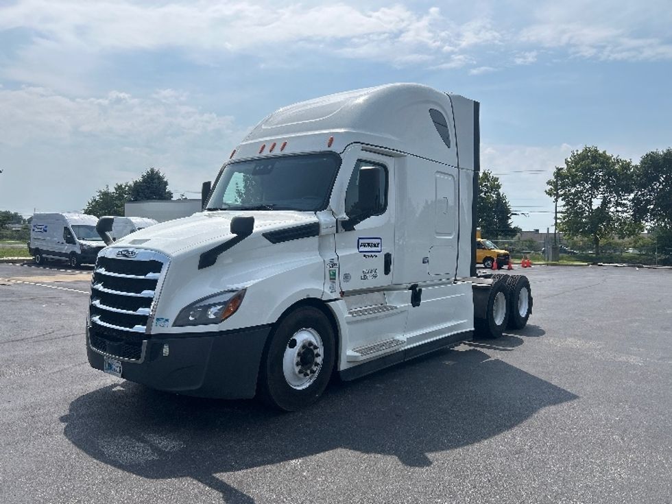 Sleeper Tractor-Heavy Duty Tractors-Freightliner-2022-T12664ST-New Castle-DE-418,909\n\t\tmiles-$ 82,000 - Image 3