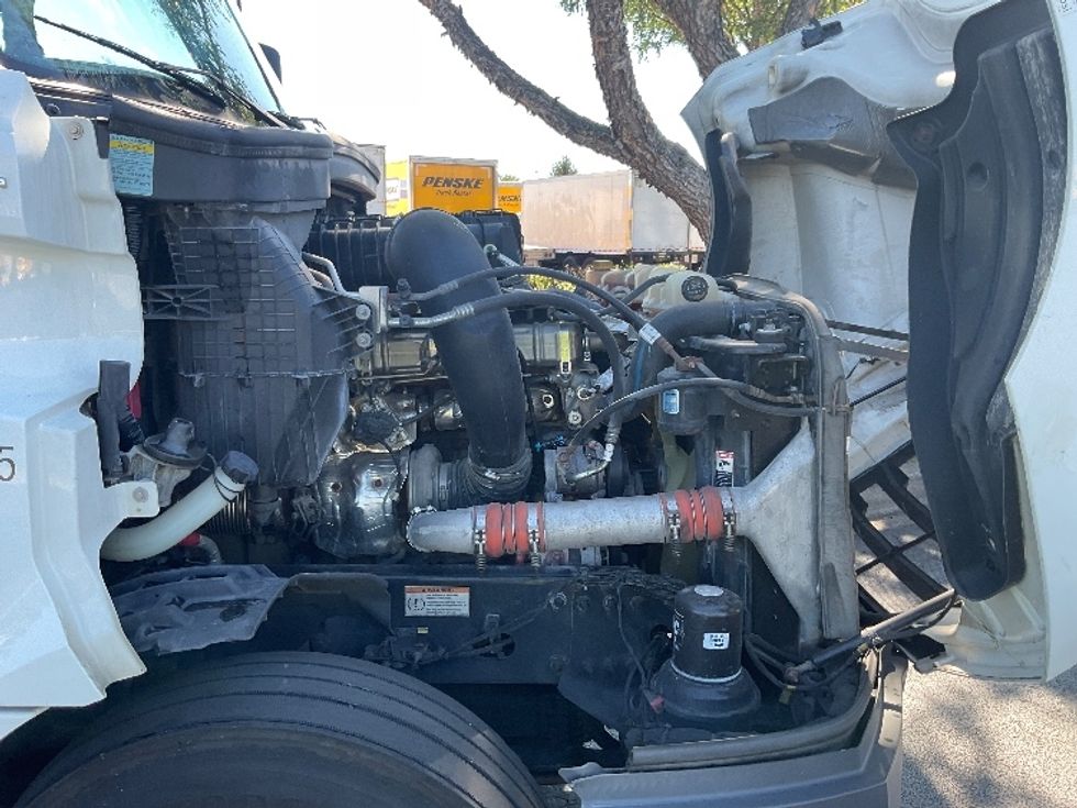 Sleeper Tractor-Heavy Duty Tractors-Freightliner-2022-T12664ST-New Castle-DE-565,045\n\t\tmiles-$ 64,000 - Image 20