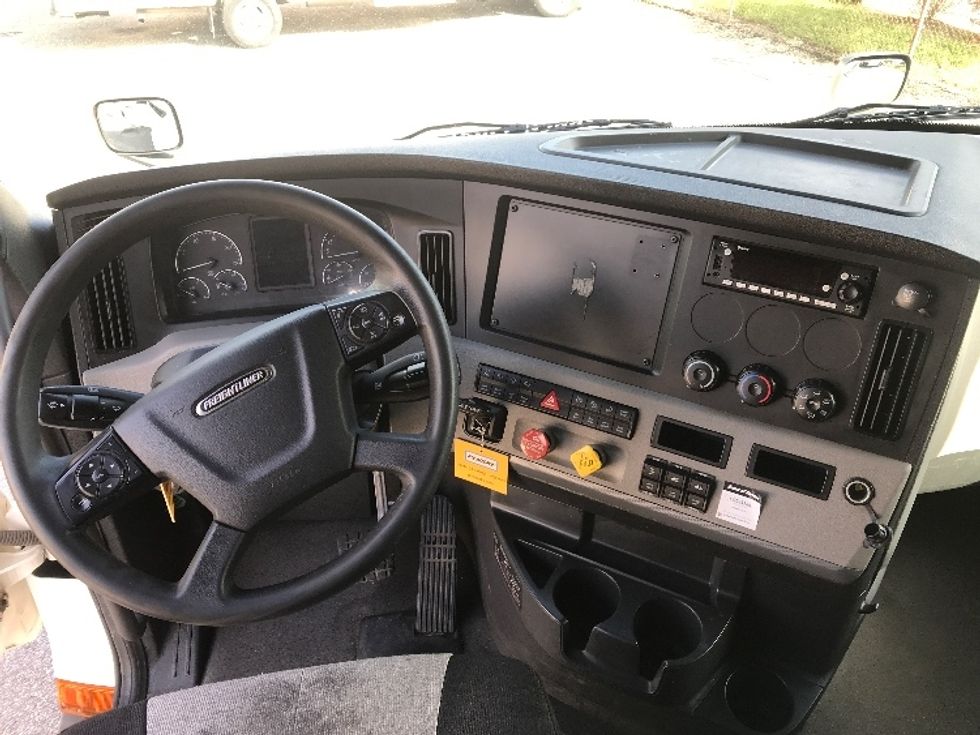 Sleeper Tractor-Heavy Duty Tractors-Freightliner-2022-T12664ST-Newport News-VA-379,600\n\t\tmiles-$ 80,000 - Image 11
