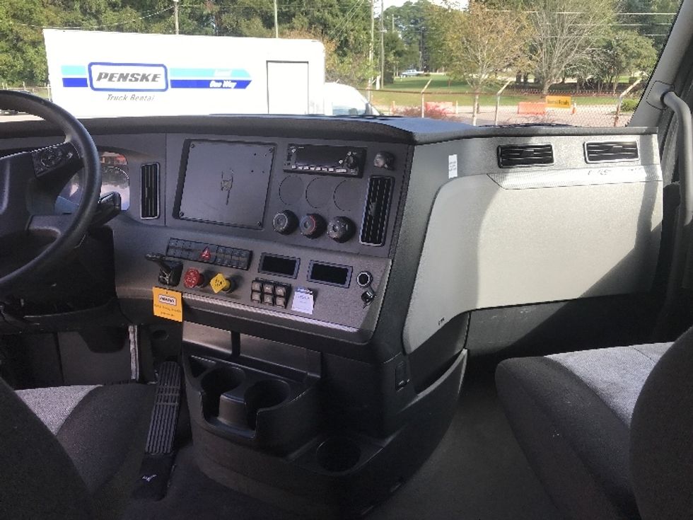 Sleeper Tractor-Heavy Duty Tractors-Freightliner-2022-T12664ST-Newport News-VA-379,600\n\t\tmiles-$ 80,000 - Image 12