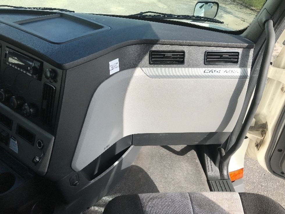 Sleeper Tractor-Heavy Duty Tractors-Freightliner-2022-T12664ST-Newport News-VA-379,600\n\t\tmiles-$ 80,000 - Image 14