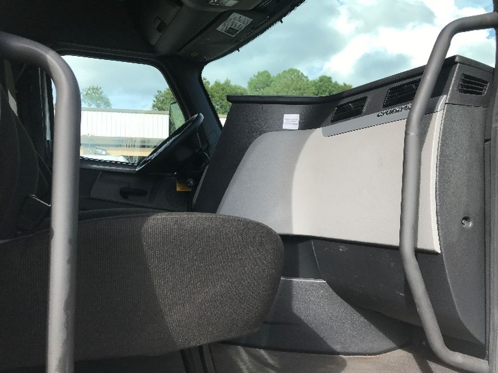 Sleeper Tractor-Heavy Duty Tractors-Freightliner-2022-T12664ST-Newport News-VA-379,600\n\t\tmiles-$ 80,000 - Image 15