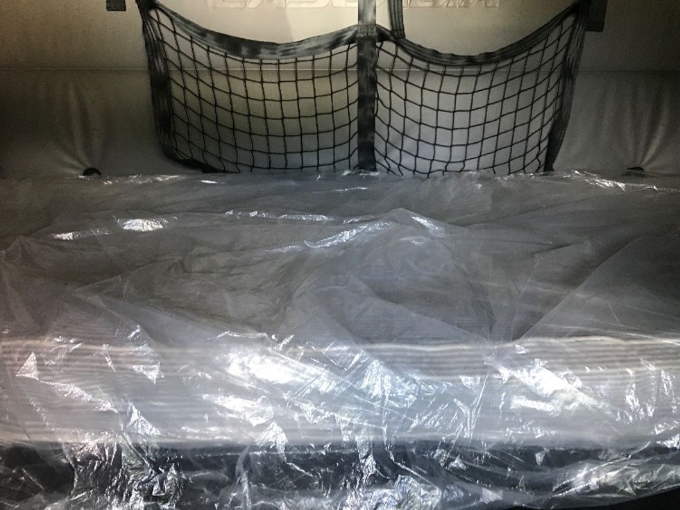 Sleeper Tractor-Heavy Duty Tractors-Freightliner-2022-T12664ST-Newport News-VA-379,600\n\t\tmiles-$ 80,000 - Image 17