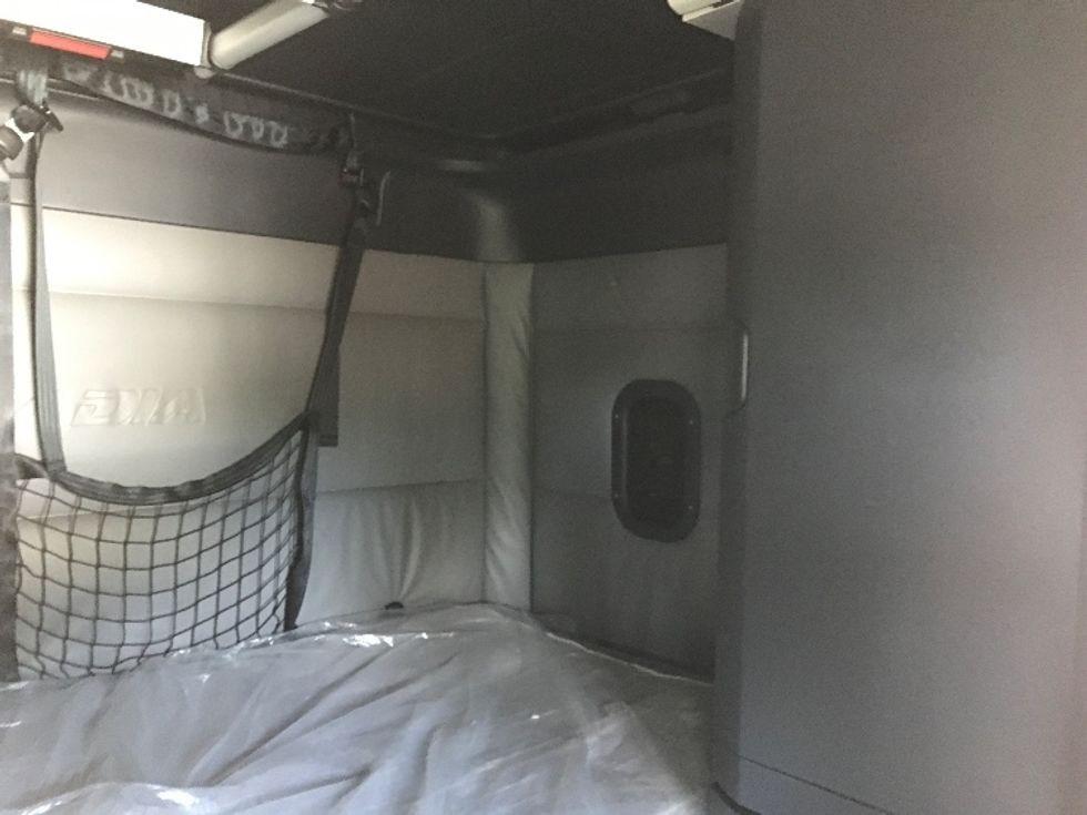 Sleeper Tractor-Heavy Duty Tractors-Freightliner-2022-T12664ST-Newport News-VA-379,600\n\t\tmiles-$ 80,000 - Image 18