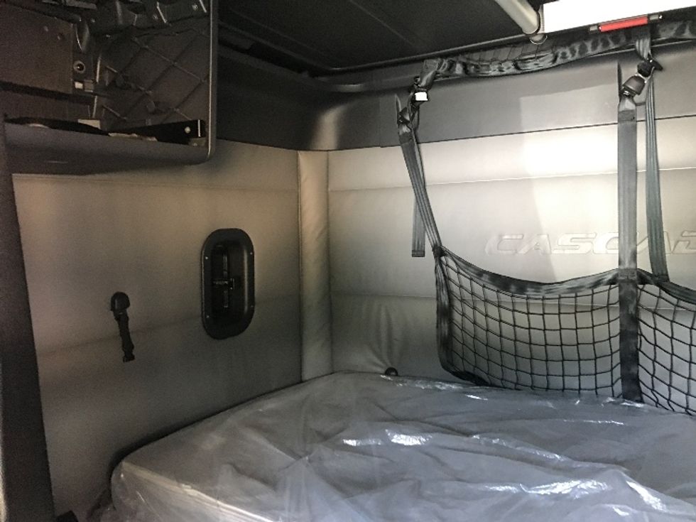 Sleeper Tractor-Heavy Duty Tractors-Freightliner-2022-T12664ST-Newport News-VA-379,600\n\t\tmiles-$ 80,000 - Image 19