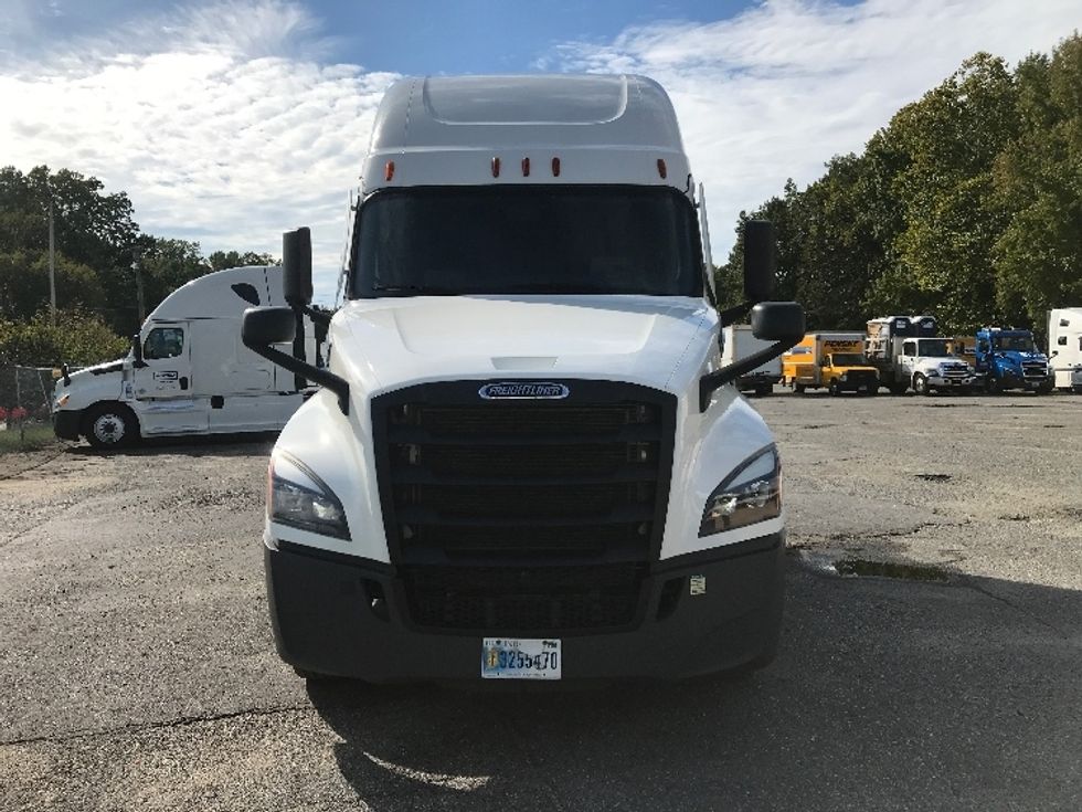 Sleeper Tractor-Heavy Duty Tractors-Freightliner-2022-T12664ST-Newport News-VA-379,600\n\t\tmiles-$ 80,000 - Image 2