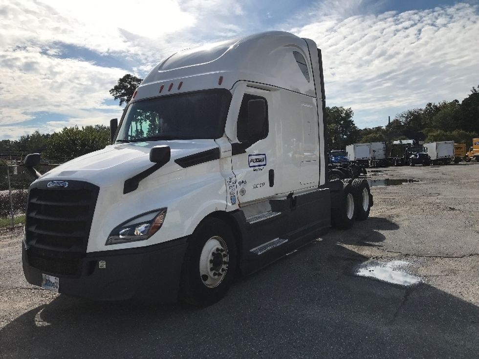 Sleeper Tractor-Heavy Duty Tractors-Freightliner-2022-T12664ST-Newport News-VA-379,600\n\t\tmiles-$ 80,000 - Image 3