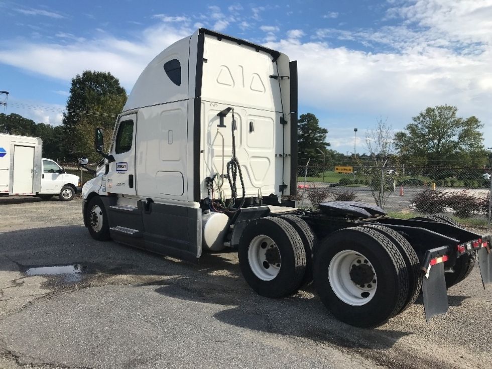 Sleeper Tractor-Heavy Duty Tractors-Freightliner-2022-T12664ST-Newport News-VA-379,600\n\t\tmiles-$ 80,000 - Image 5