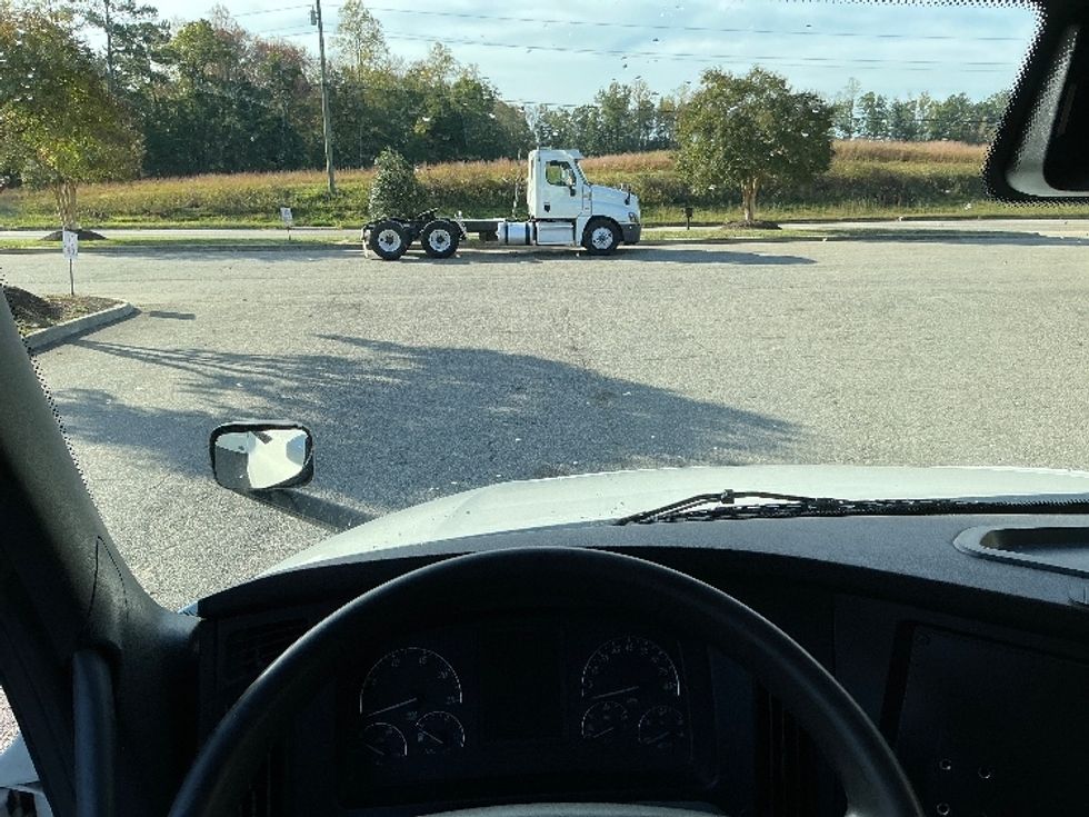 Sleeper Tractor-Heavy Duty Tractors-Freightliner-2022-T12664ST-Newport News-VA-454,450\n\t\tmiles-$ 74,250 - Image 11