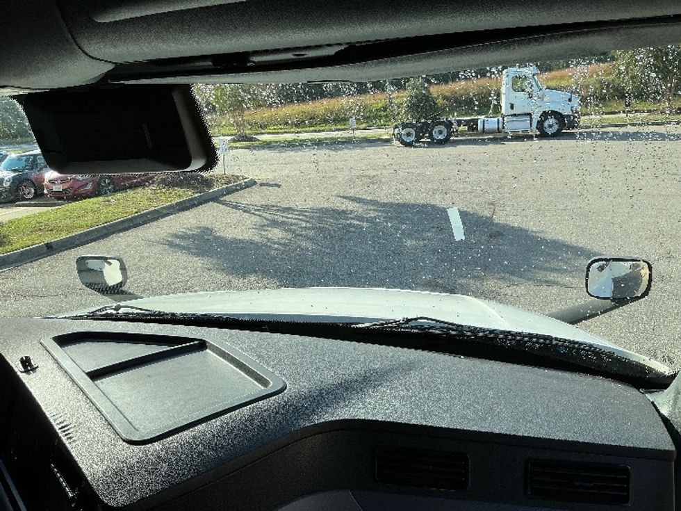 Sleeper Tractor-Heavy Duty Tractors-Freightliner-2022-T12664ST-Newport News-VA-454,450\n\t\tmiles-$ 74,250 - Image 14