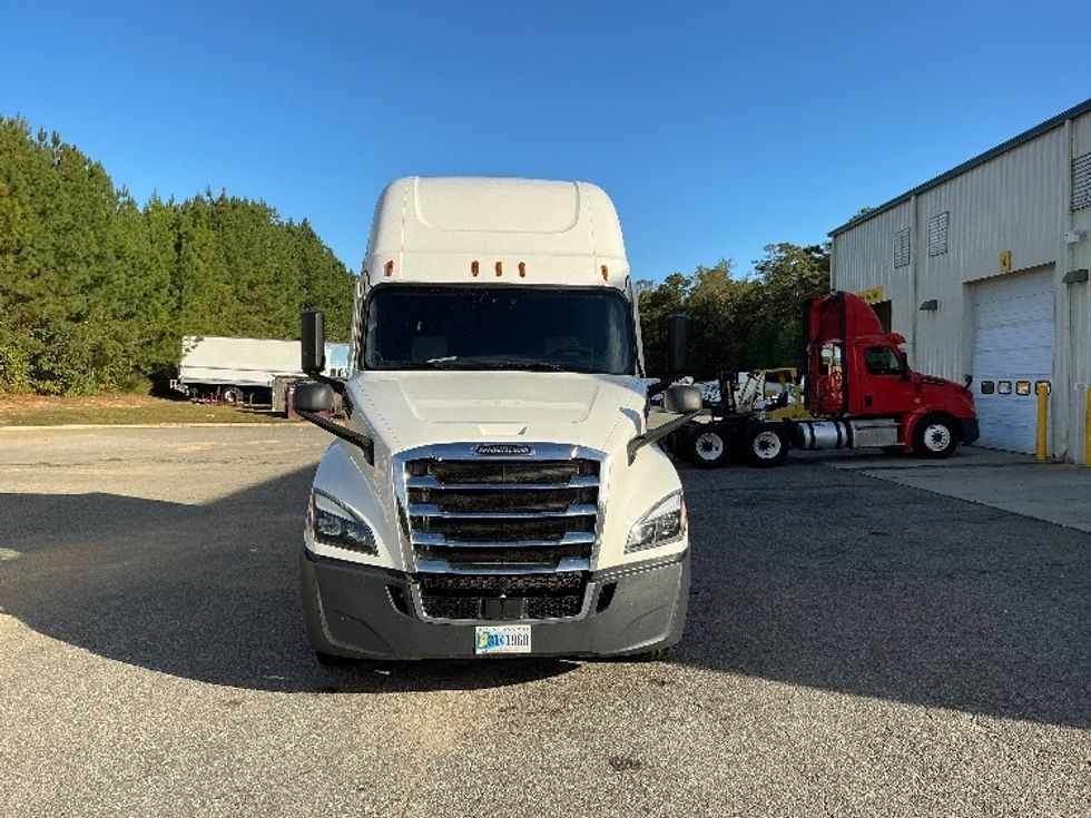 Sleeper Tractor-Heavy Duty Tractors-Freightliner-2022-T12664ST-Newport News-VA-454,450\n\t\tmiles-$ 74,250 - Image 2