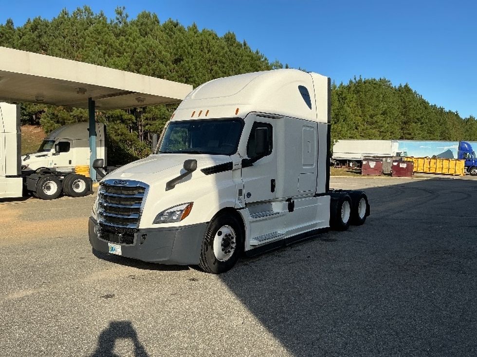 Sleeper Tractor-Heavy Duty Tractors-Freightliner-2022-T12664ST-Newport News-VA-454,450\n\t\tmiles-$ 74,250 - Image 3