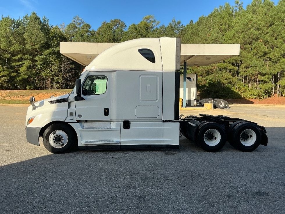 Sleeper Tractor-Heavy Duty Tractors-Freightliner-2022-T12664ST-Newport News-VA-454,450\n\t\tmiles-$ 74,250 - Image 4