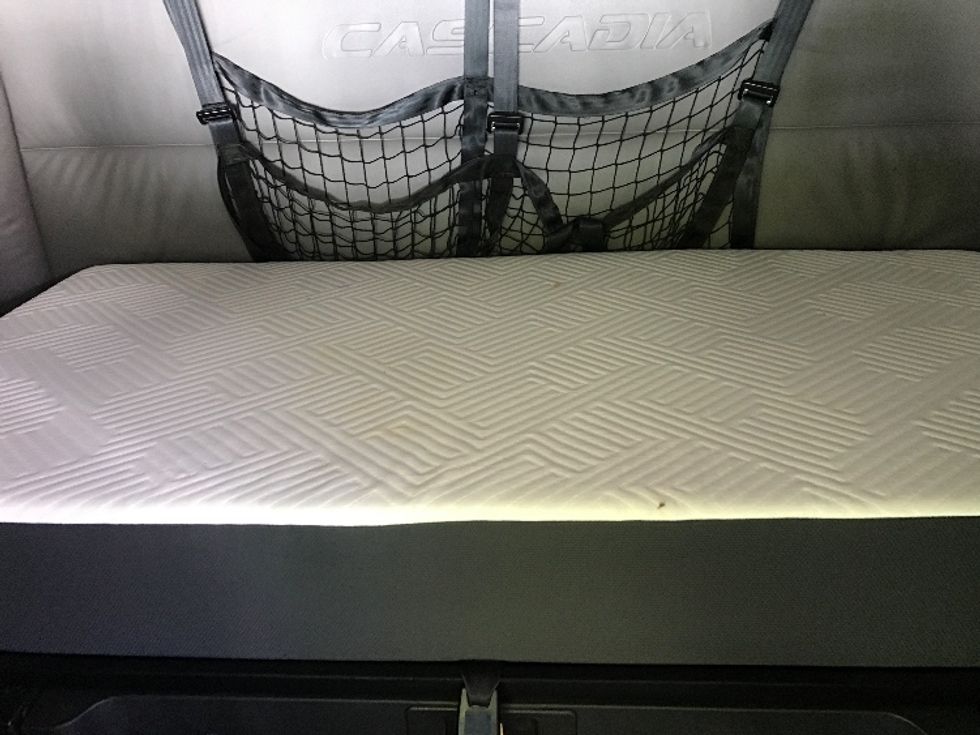 Sleeper Tractor-Heavy Duty Tractors-Freightliner-2022-T12664ST-Newport News-VA-484,065\n\t\tmiles-$ 72,250 - Image 15