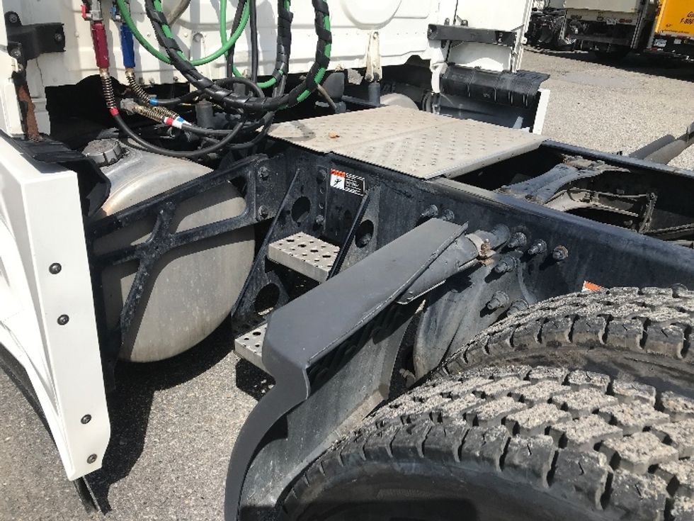 Sleeper Tractor-Heavy Duty Tractors-Freightliner-2022-T12664ST-Newport News-VA-484,065\n\t\tmiles-$ 72,250 - Image 18