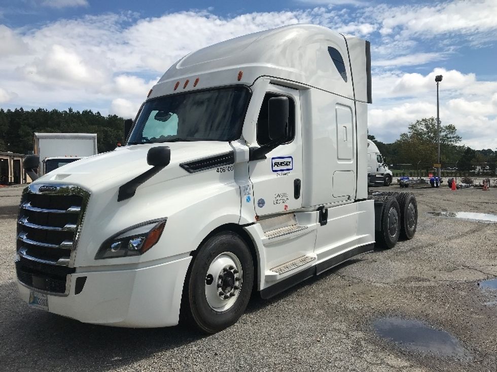 Sleeper Tractor-Heavy Duty Tractors-Freightliner-2022-T12664ST-Newport News-VA-484,065\n\t\tmiles-$ 72,250 - Image 3