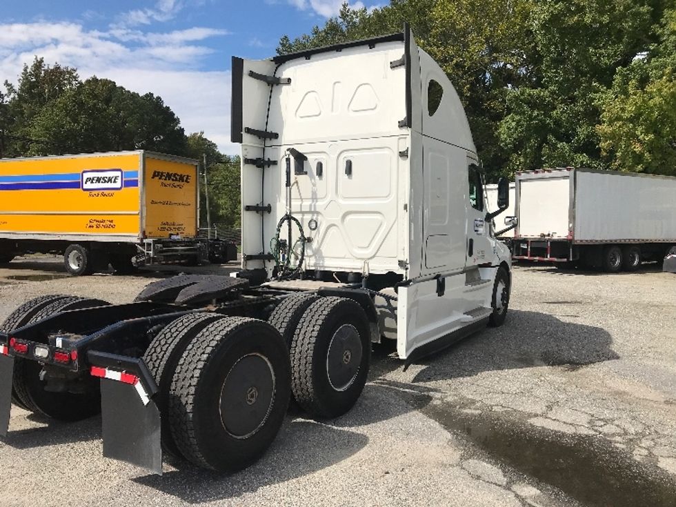 Sleeper Tractor-Heavy Duty Tractors-Freightliner-2022-T12664ST-Newport News-VA-484,065\n\t\tmiles-$ 72,250 - Image 7