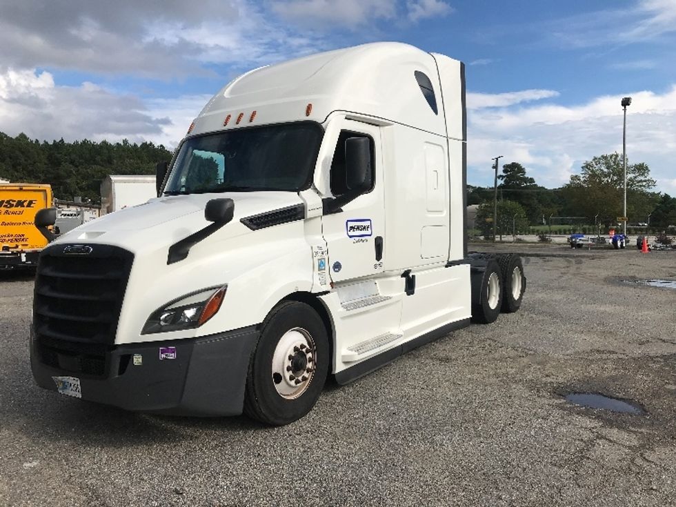 Sleeper Tractor-Heavy Duty Tractors-Freightliner-2022-T12664ST-Newport News-VA-555,687\n\t\tmiles-$ 65,250 - Image 3