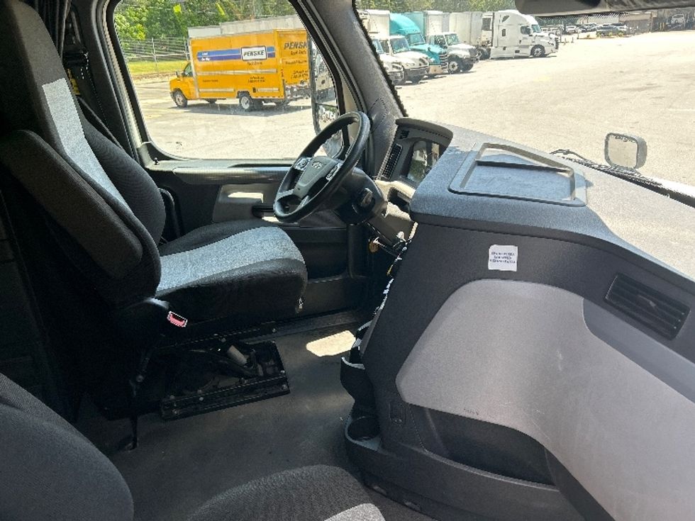 Sleeper Tractor-Heavy Duty Tractors-Freightliner-2022-T12664ST-Norcross-GA-590,606\n\t\tmiles-$ 68,000 - Image 15