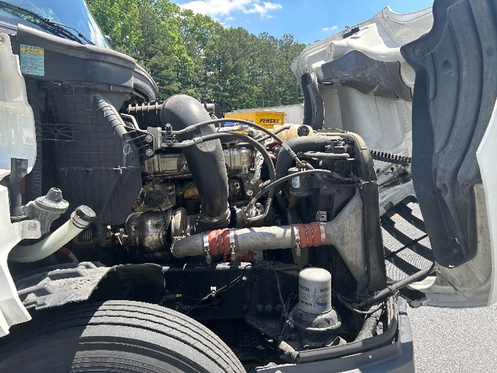 Sleeper Tractor-Heavy Duty Tractors-Freightliner-2022-T12664ST-Norcross-GA-590,606\n\t\tmiles-$ 68,000 - Image 20