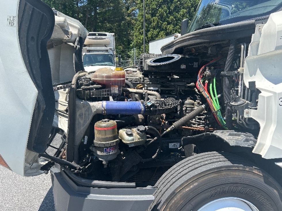 Sleeper Tractor-Heavy Duty Tractors-Freightliner-2022-T12664ST-Norcross-GA-590,606\n\t\tmiles-$ 68,000 - Image 21