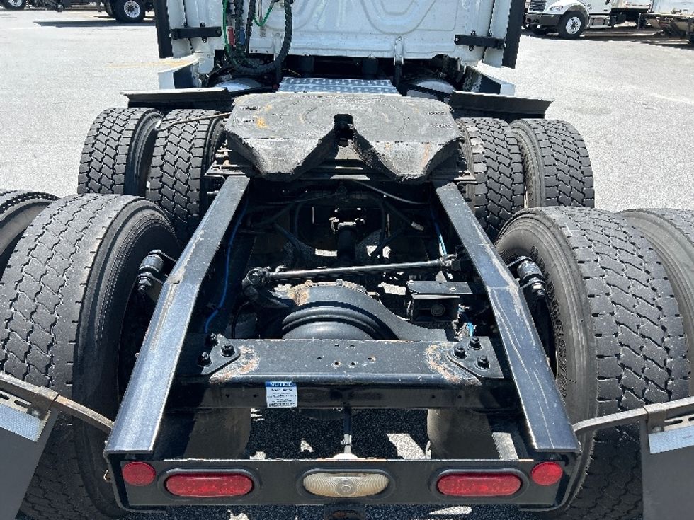 Sleeper Tractor-Heavy Duty Tractors-Freightliner-2022-T12664ST-Norcross-GA-590,606\n\t\tmiles-$ 68,000 - Image 6