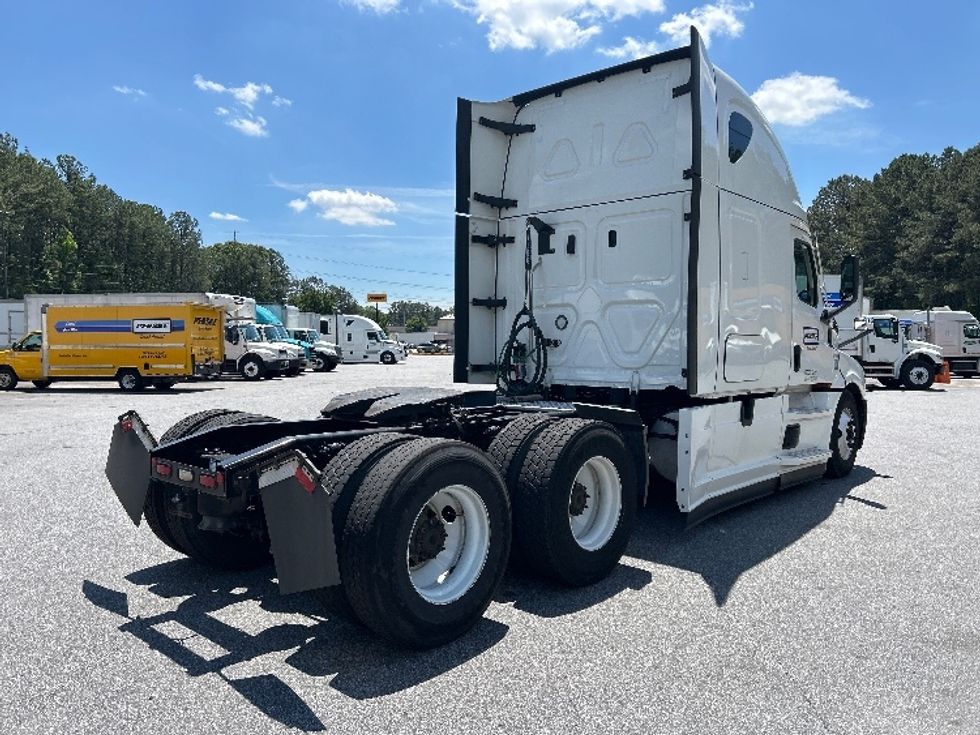 Sleeper Tractor-Heavy Duty Tractors-Freightliner-2022-T12664ST-Norcross-GA-590,606\n\t\tmiles-$ 68,000 - Image 7