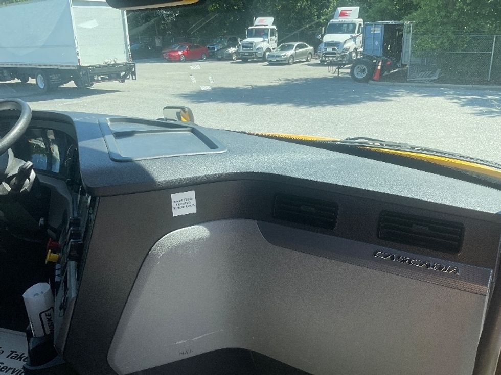 Sleeper Tractor-Heavy Duty Tractors-Freightliner-2022-T12664ST-Norfolk-VA-351,733\n\t\tmiles-$ 82,500 - Image 14