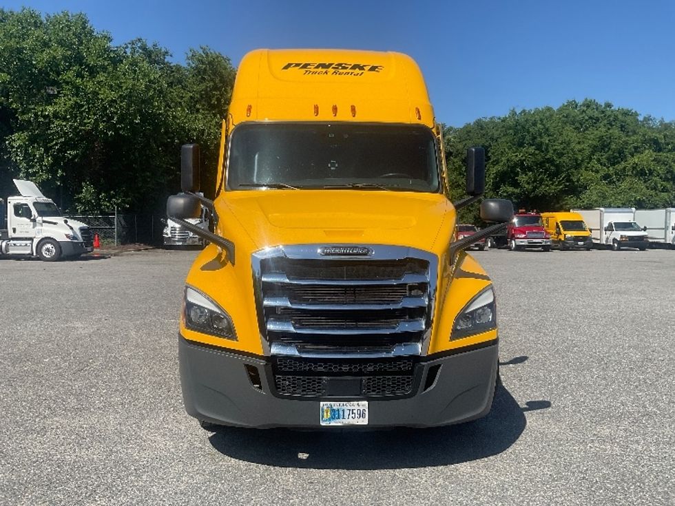 Sleeper Tractor-Heavy Duty Tractors-Freightliner-2022-T12664ST-Norfolk-VA-351,733\n\t\tmiles-$ 82,500 - Image 2