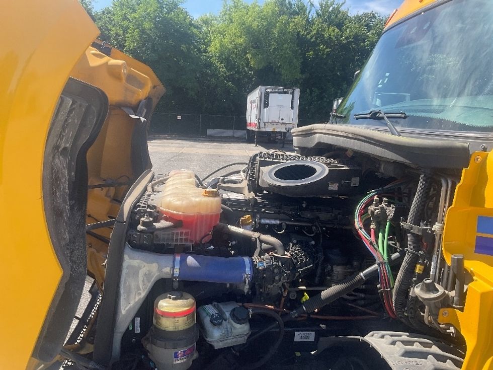 Sleeper Tractor-Heavy Duty Tractors-Freightliner-2022-T12664ST-Norfolk-VA-351,733\n\t\tmiles-$ 82,500 - Image 21