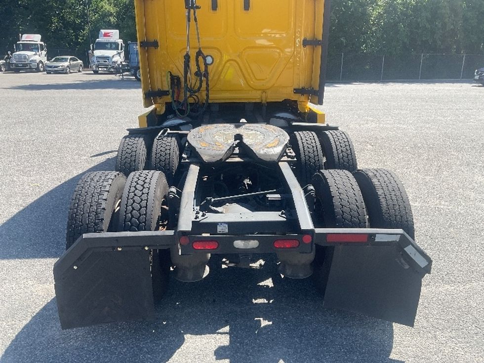 Sleeper Tractor-Heavy Duty Tractors-Freightliner-2022-T12664ST-Norfolk-VA-351,733\n\t\tmiles-$ 82,500 - Image 6