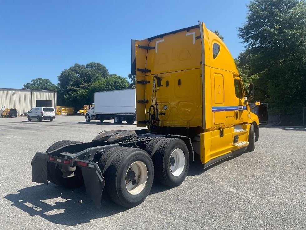 Sleeper Tractor-Heavy Duty Tractors-Freightliner-2022-T12664ST-Norfolk-VA-351,733\n\t\tmiles-$ 82,500 - Image 7