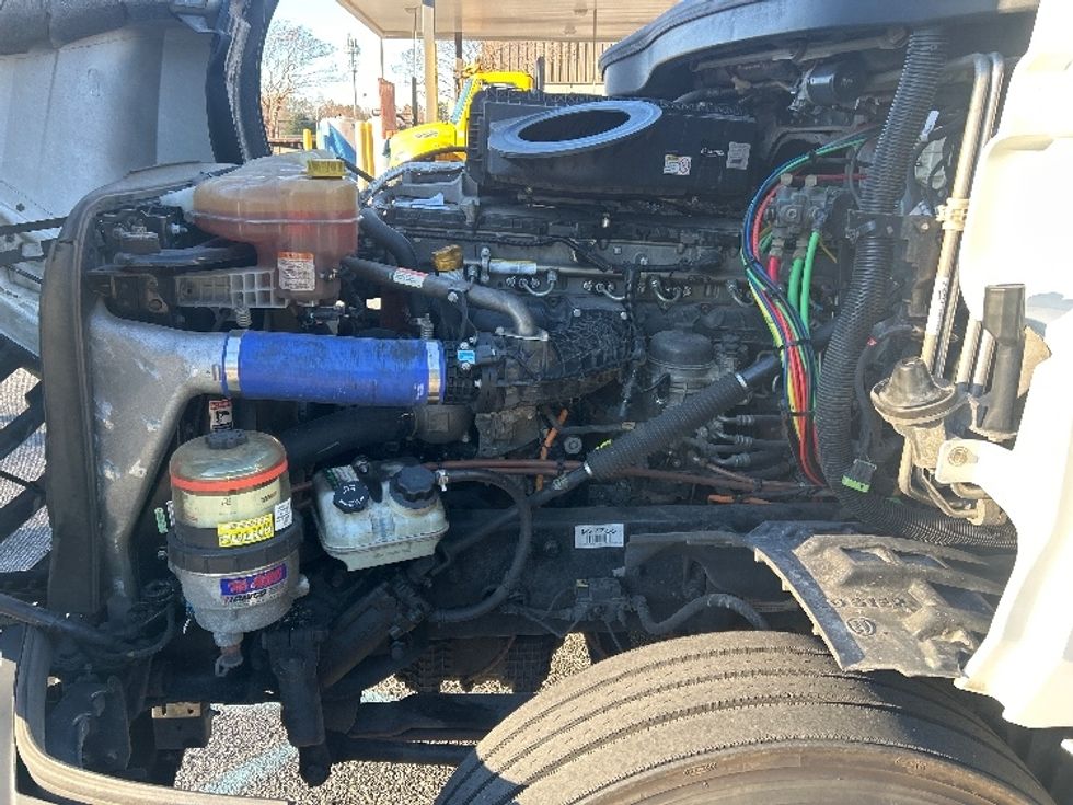 Sleeper Tractor-Heavy Duty Tractors-Freightliner-2022-T12664ST-Norfolk-VA-567,942\n\t\tmiles-$ 65,500 - Image 21