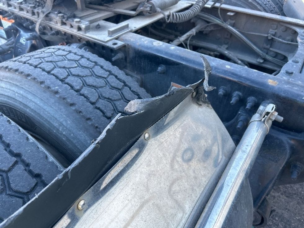 Sleeper Tractor-Heavy Duty Tractors-Freightliner-2022-T12664ST-Norfolk-VA-567,942\n\t\tmiles-$ 65,500 - Image 24