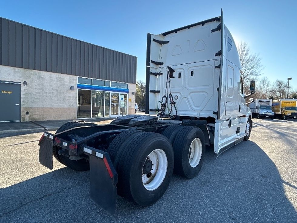 Sleeper Tractor-Heavy Duty Tractors-Freightliner-2022-T12664ST-Norfolk-VA-567,942\n\t\tmiles-$ 65,500 - Image 7