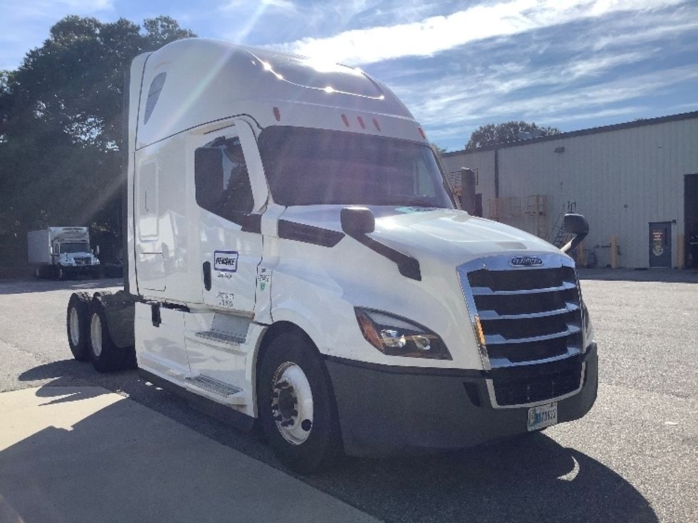 Sleeper Tractor-Heavy Duty Tractors-Freightliner-2022-T12664ST-Norfolk-VA-622,448\n\t\tmiles-$ 64,750 - Image 1