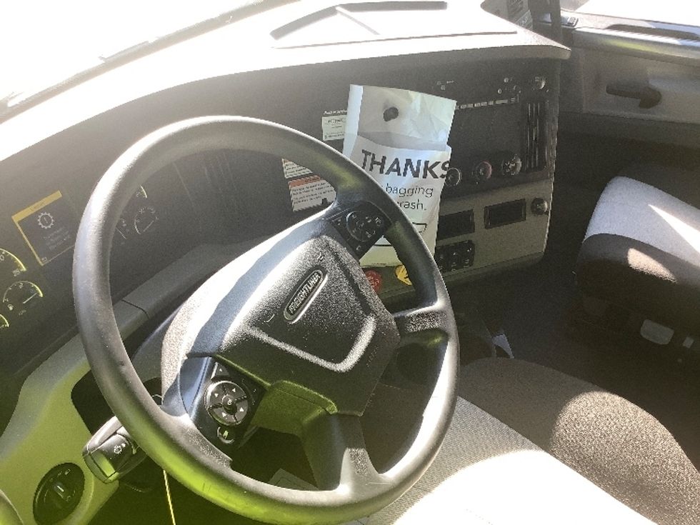 Sleeper Tractor-Heavy Duty Tractors-Freightliner-2022-T12664ST-Norfolk-VA-622,448\n\t\tmiles-$ 64,750 - Image 10