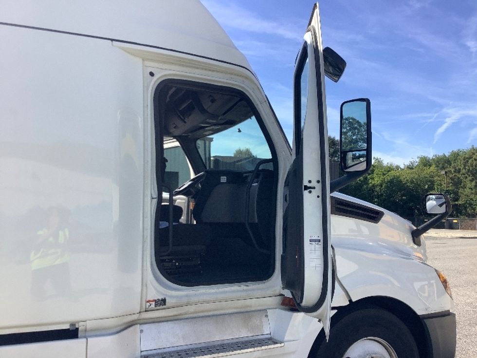 Sleeper Tractor-Heavy Duty Tractors-Freightliner-2022-T12664ST-Norfolk-VA-622,448\n\t\tmiles-$ 64,750 - Image 12