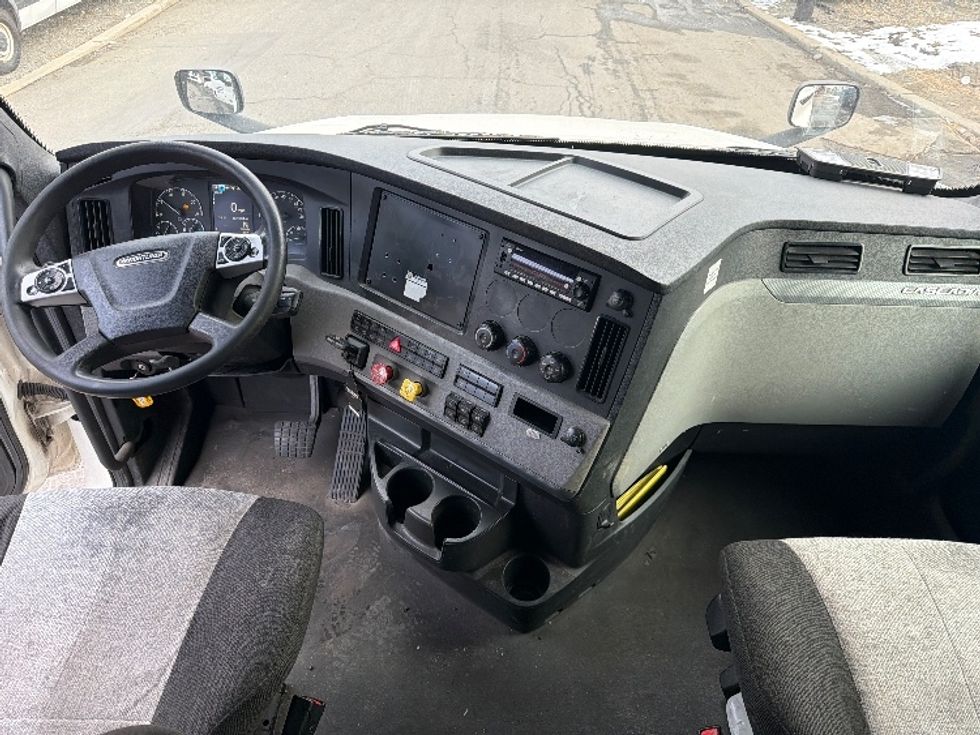 Sleeper Tractor-Heavy Duty Tractors-Freightliner-2022-T12664ST-North Bergen-NJ-567,841\n\t\tmiles-$ 58,250 - Image 12