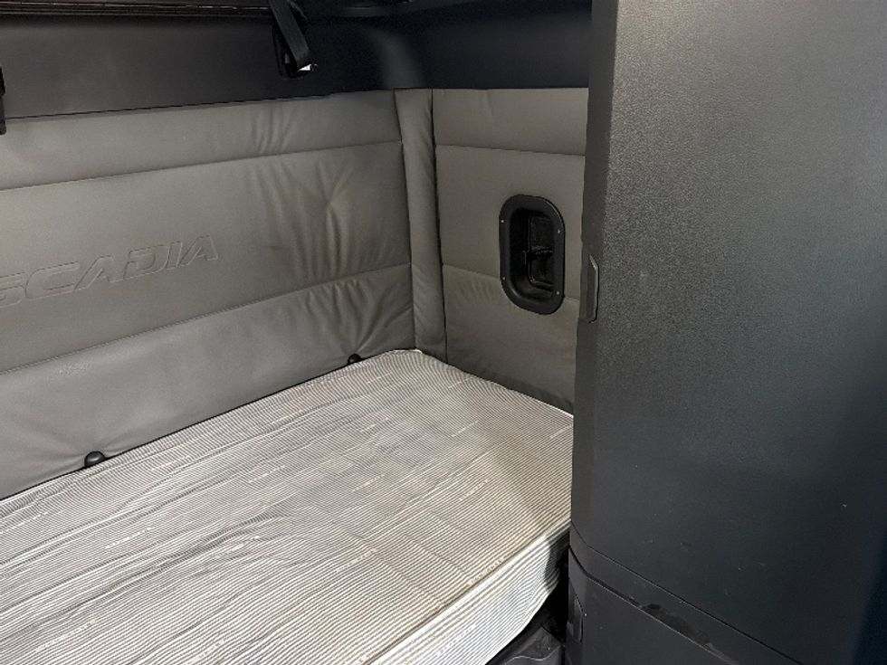 Sleeper Tractor-Heavy Duty Tractors-Freightliner-2022-T12664ST-North Bergen-NJ-567,841\n\t\tmiles-$ 58,250 - Image 17