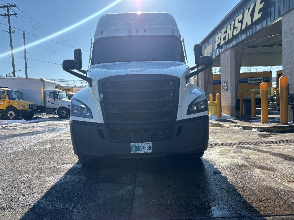 Sleeper Tractor-Heavy Duty Tractors-Freightliner-2022-T12664ST-North Bergen-NJ-567,841\n\t\tmiles-$ 58,250 - Image 2