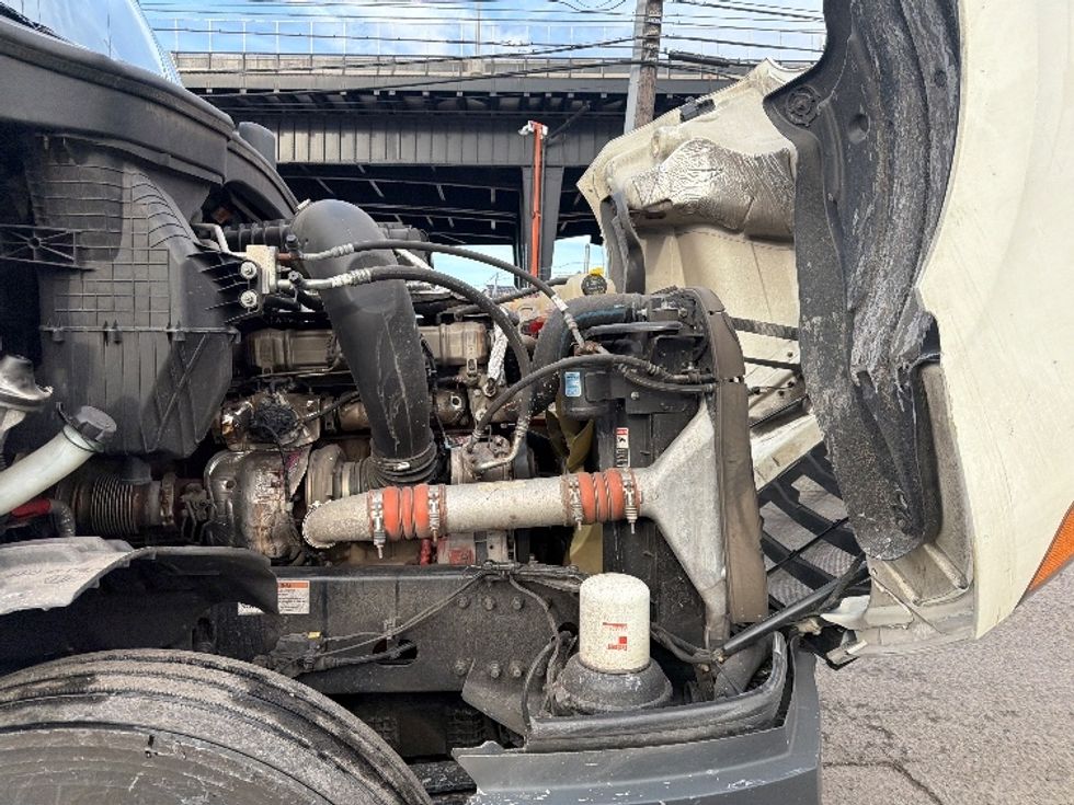 Sleeper Tractor-Heavy Duty Tractors-Freightliner-2022-T12664ST-North Bergen-NJ-567,841\n\t\tmiles-$ 58,250 - Image 20