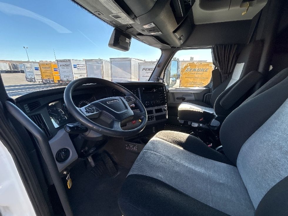 Sleeper Tractor-Heavy Duty Tractors-Freightliner-2022-T12664ST-North Las Vegas-NV-514,239\n\t\tmiles-$ 71,250 - Image 10