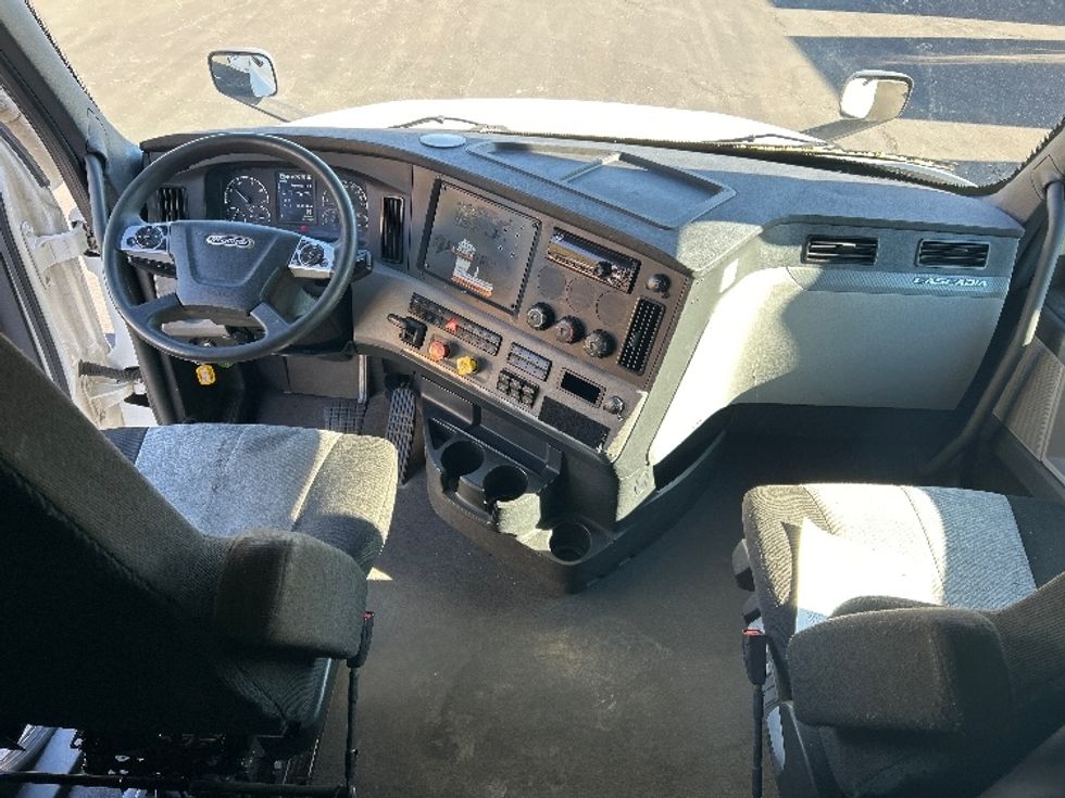 Sleeper Tractor-Heavy Duty Tractors-Freightliner-2022-T12664ST-North Las Vegas-NV-514,239\n\t\tmiles-$ 71,250 - Image 12