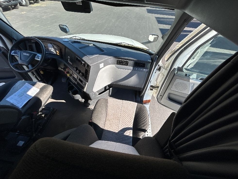 Sleeper Tractor-Heavy Duty Tractors-Freightliner-2022-T12664ST-North Las Vegas-NV-514,239\n\t\tmiles-$ 71,250 - Image 15