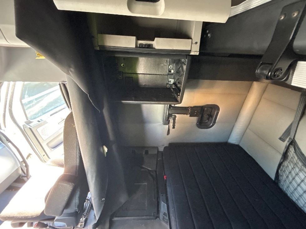 Sleeper Tractor-Heavy Duty Tractors-Freightliner-2022-T12664ST-North Las Vegas-NV-514,239\n\t\tmiles-$ 71,250 - Image 19