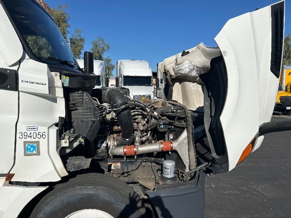 Sleeper Tractor-Heavy Duty Tractors-Freightliner-2022-T12664ST-North Las Vegas-NV-514,239\n\t\tmiles-$ 71,250 - Image 20